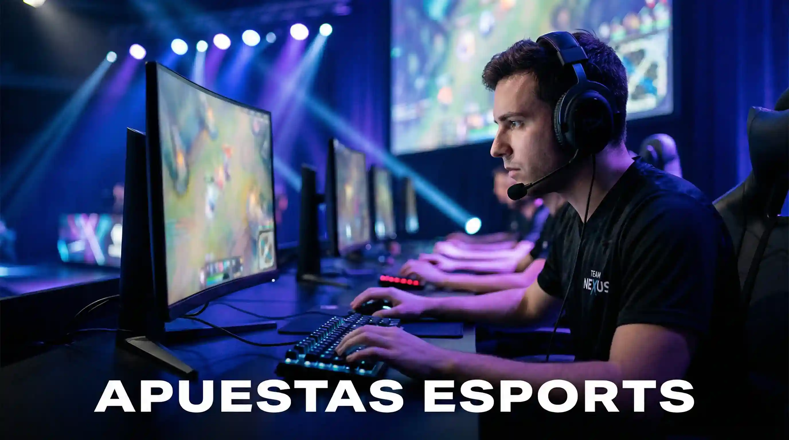 Jugador de eSports con auriculares frente a un monitor iluminado en una arena de competición
